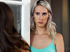 Cadence Lux squirting on Abigail Mac's face