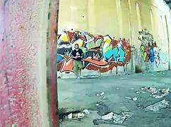 Cuando Una Pared De La Calle Sirve Para Follar Bien Duro