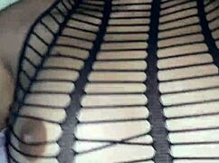 Rica morena abre sus piernas para mi