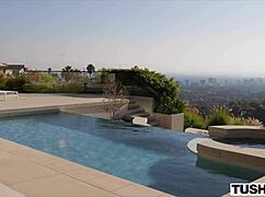 Sexy Real-Estate Pro Katrina Gives Client Anal Bonus With Buttplug And Gaping.