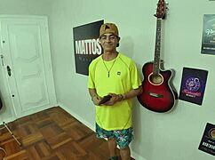 Tiozinho fode anazinha rabuda pela primeira vez 😈