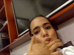 latina shemale cums all over herself on webcam