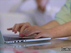 wow, this tiny teen gets reamed hard! 😍