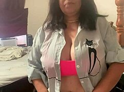 fingering that juicy pussy so good