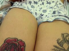 Madrastra Peca En Semana Santa Provocando A Hijastro Con Cameltoe!