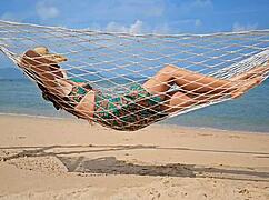 i flashed my ass on the beach without panties