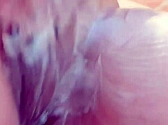 que rica colombiana hijastra se masturba en el baño y sigue tocándose en su cuarto real amateur