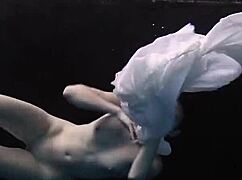 i can’t believe andrejka’s underwater moves in that bikini