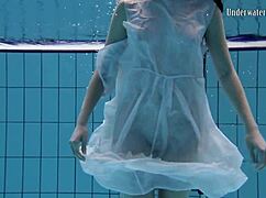 jeg kan ikke tro på andrejkas undervands bevægelser i den bikini