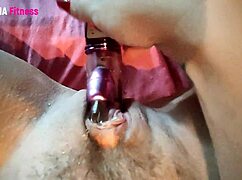 gostosa greluda masturbating alone at home until she cums.