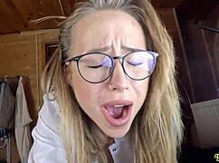 Vroča amaterska analna igra s seksi rusko medicinsko sestro Leksa Biffer