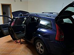 Latina wife fucks the car buyer in missionary?