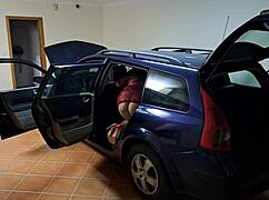 Latina wife fucks the car buyer in missionary?