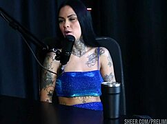 Evelyn Buarque in podcast compilation with Bia Hot.