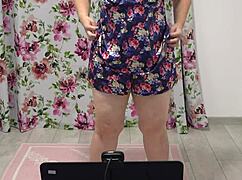 look at this juicy pawg shaking in panties on webcam