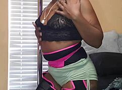 naej ae twerks her big ass and grinds pussy on pole 😍🍑