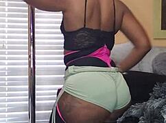 naej ae twerks her big ass and grinds pussy on pole 😍🍑