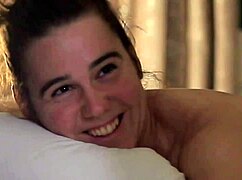 She seduces naked masseuse in intense roleplay