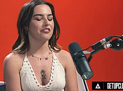 Up Close - Women Orgasm with Quiver Queen Chanel Camryn