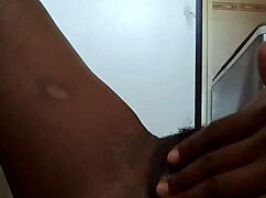 Kellybabee masturbates her black pussy with fingering in gay scene