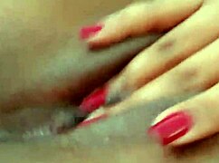 Buceta Meladinha Features Detailed Masturbation Scene with Close-Up Pussy Focus
