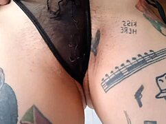 Peituda showing her tattooed body 😍