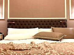 gostosa cumming solo in this hot scene