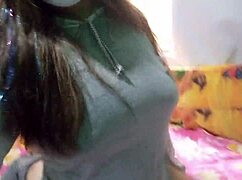 La Funcion Debe Continuar El Hermanastro Le Dice Que El Condon Esta Roto Pero La Hermanastra Parece No Importarle Y Sigue Montando Intenso Mientras Gime Como Una Zorra En Calor