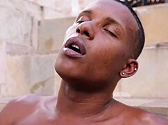 gozando na varanda de casa with big monster cock in gay action