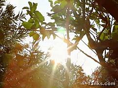 สาวอเมริกันทาเลีย แมคกำลังเสียวกลางแจ้งเหรอ