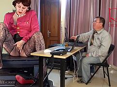 Giantess secretary seduces boss, shows pussy and masturbates cunt!