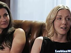 Chci ochutnat tu krásnou lesbickou kundičku v naší divoké trojce