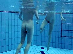 jag kan inte tro att Anna Netrebko och Lada Poleshuk blev blöta som undervattenslesbor