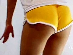 Mi Compañero de Clase Me Ayuda con Ejercicios de Educación Física en Casa