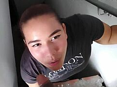 Descubro A Mi Hermanastra Fumando En La Azotea Y Mientras Me Chupa La Polla Me Pide Que Se La Meta Para No Contarle A Mi Madrasta -1 Parte-