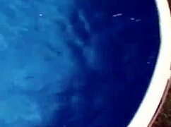 Oh wow, evropská krasavice olizuje kur a nechá se šukat na veřejnosti venku v misijní poloze před fistováním!