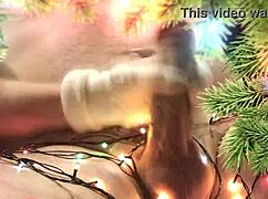 Neighbor's Christmas Gift Involves Hands and Mouth