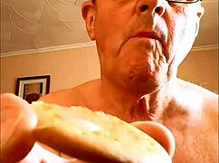 watch me wank off onto a biscuit while staring at bengeeman 😏