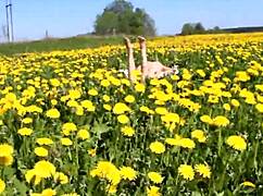 Stranger girl Vira Gold gives casual blowjob with cumshot