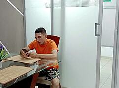 Mi hermanastro quería puta pero yo se la chupé gratis me encantó