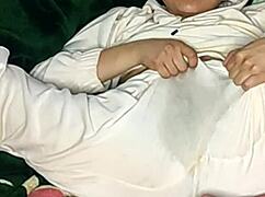 Colombian housewife flashes in the morning on xvideos 2024