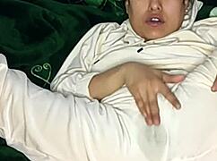 Colombian housewife flashes in the morning on xvideos 2024