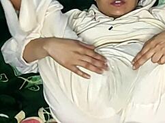 Colombian housewife flashes in the morning on xvideos 2024