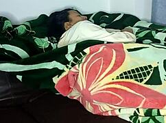 Colombian housewife flashes in the morning on xvideos 2024