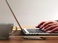 Passionate whore in stockings pleases client member with oral in office