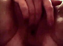 She Loves Massaging Her Juicy Pussy 😍