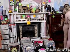 i finger my hairy aussie friend in real lesbian scene