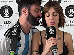 Asi Le Gusta Que Le Chupen Los Pezones