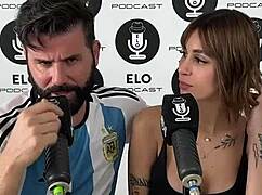 Asi Le Gusta Que Le Chupen Los Pezones