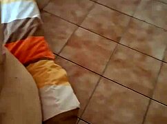 Metiendo mi polla en la boca y axilas de Teresa, ¡entonces me hace correr con sus pies! 😜